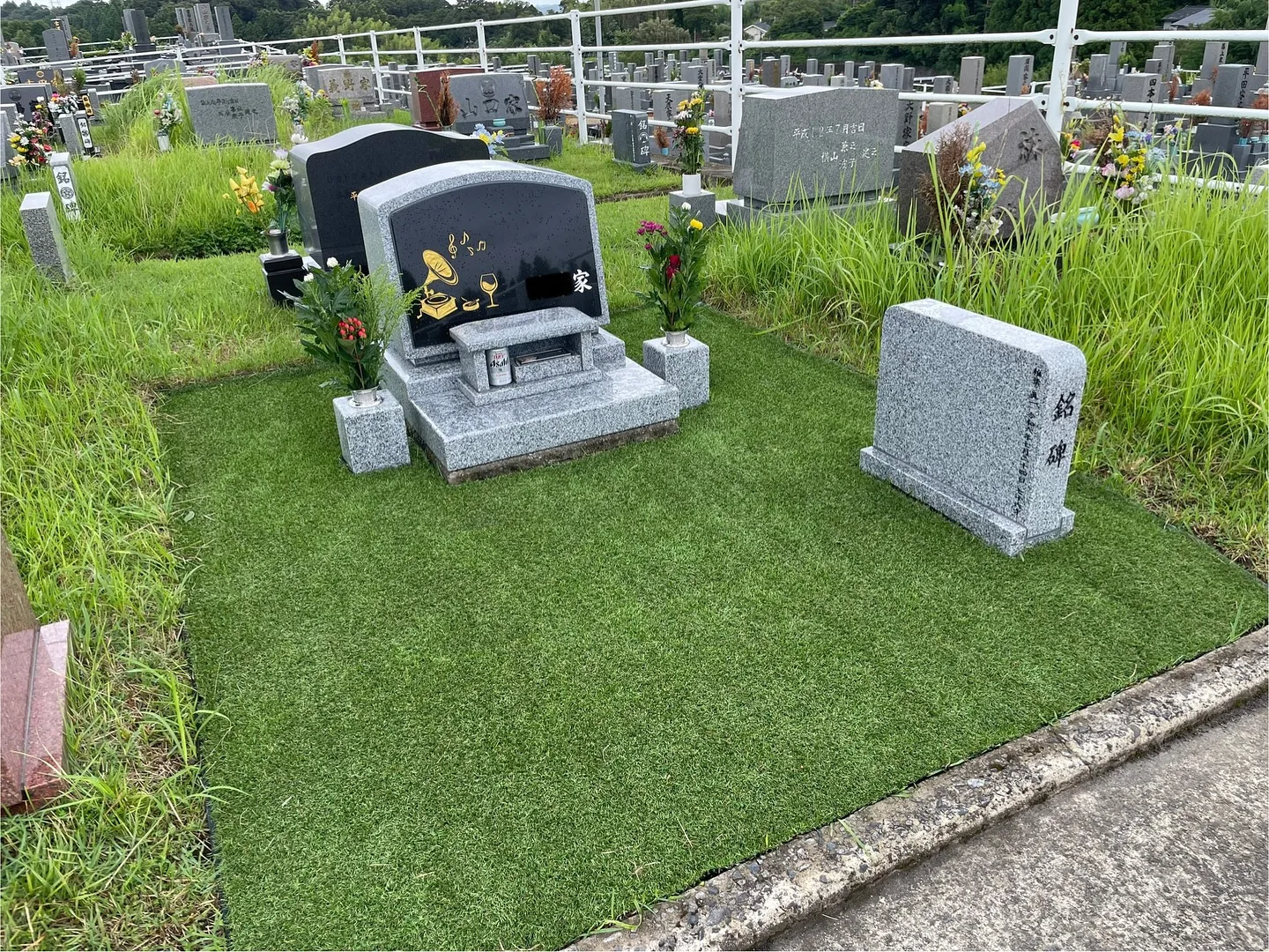 7月に完成した芝生墓所のお墓です。